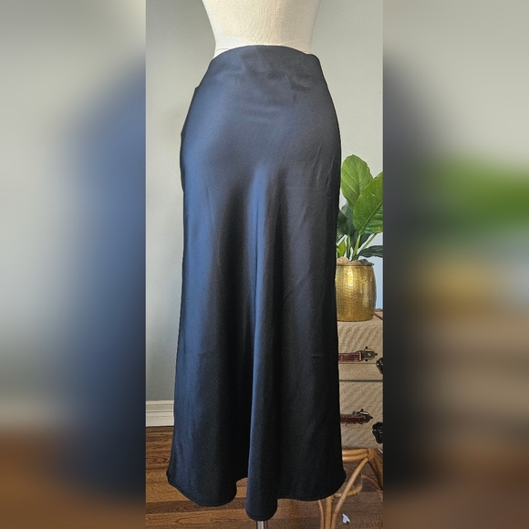 TREASURE & BOND Bias Cut Satin Midi Skirt! - Picture 3 of 9